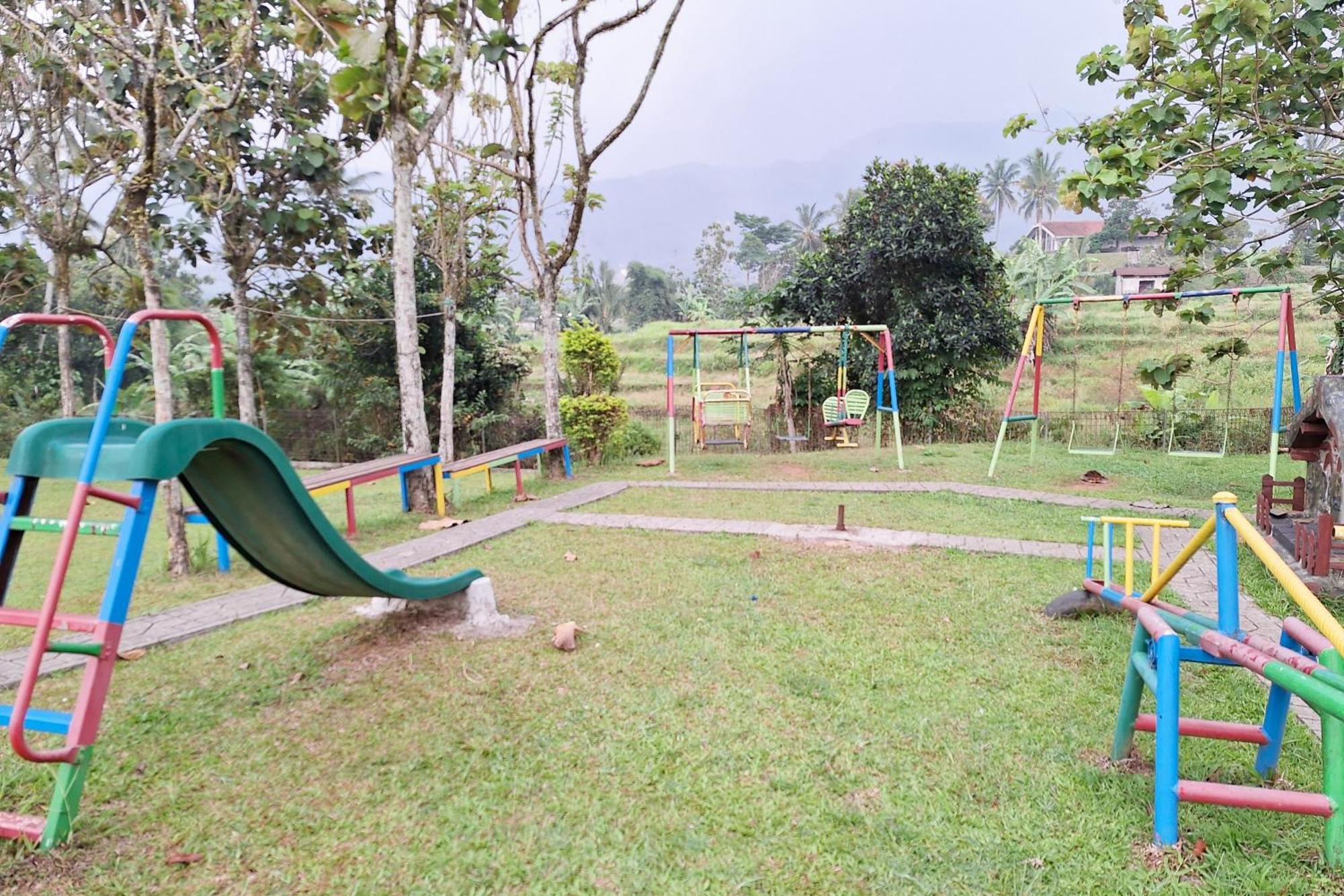 Reddoorz Resort At Tridaya Cisarua Puncak Eksteriør billede
